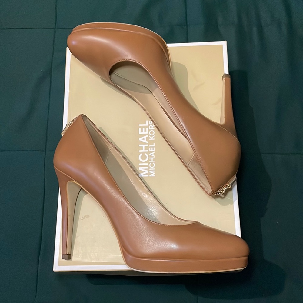 Michael Kors Antoinette Leather Pump- size 7.5